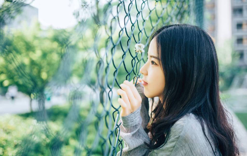 我们有三种朋友：爱我们的，对我们不感兴趣的，还有恨我们的。